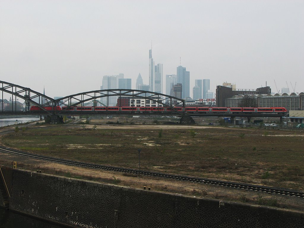 Frankfurt Skyline seen from East by L188