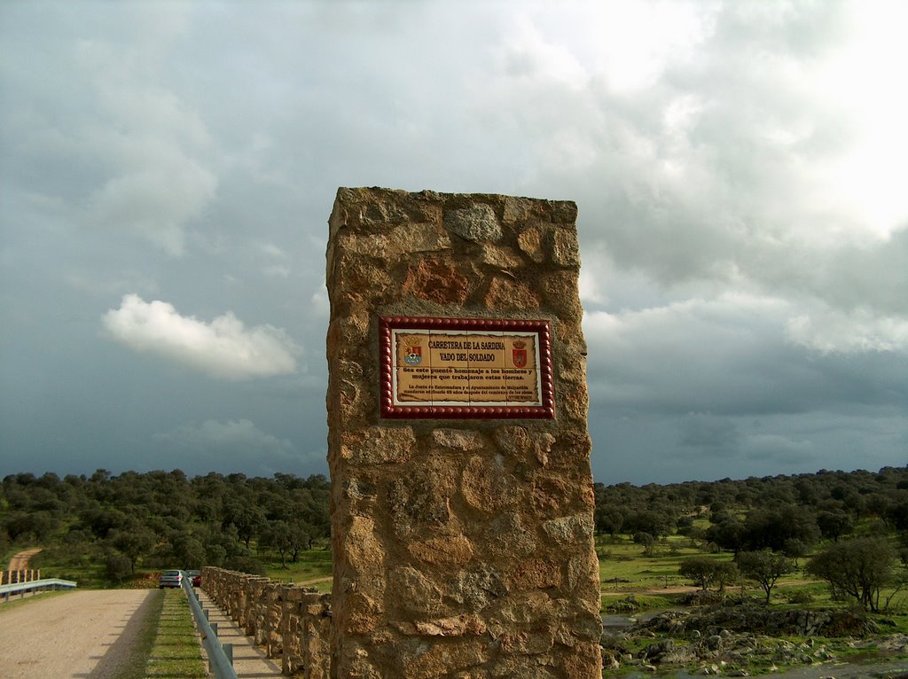 Entrada al Puente de La Sardina en el río Salor by Ricardo Pérez