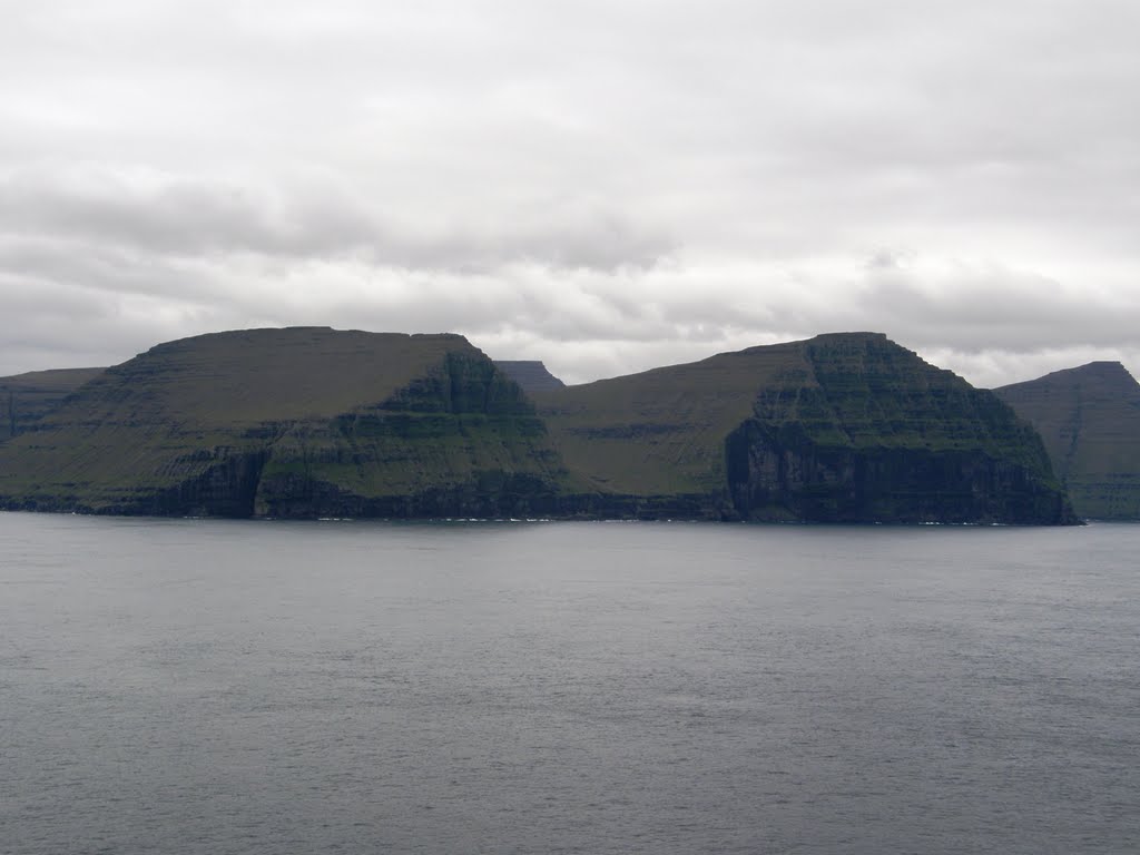 Viðoy seen from Fugloy by KEVigda