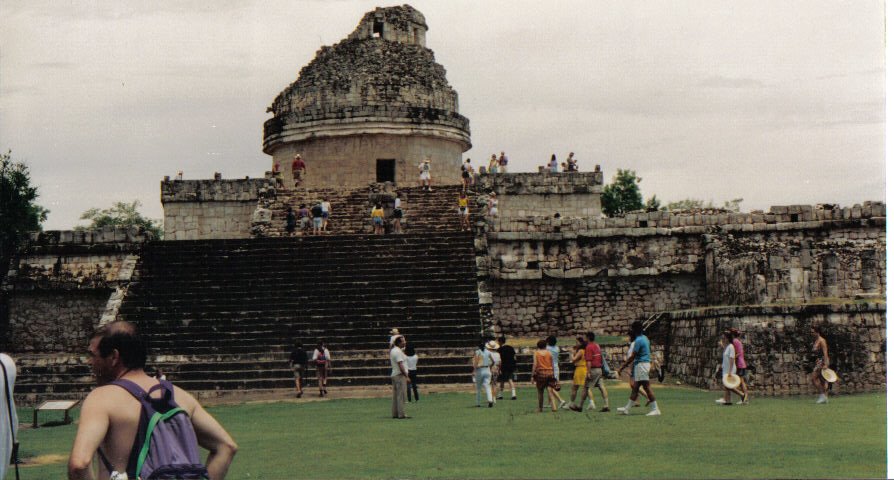 Observatorio (Chichen Itza) by Juan Jesus Diaz