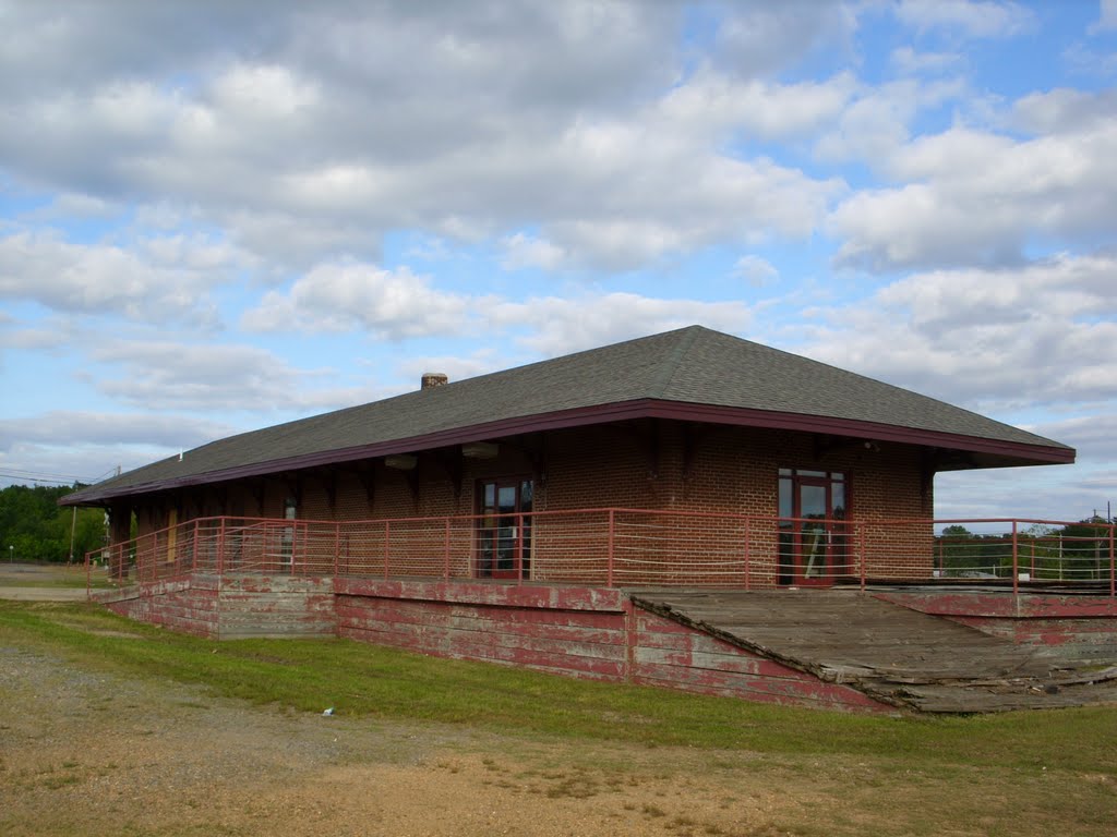 Old train depot in Fordyce, AR by Chris_89