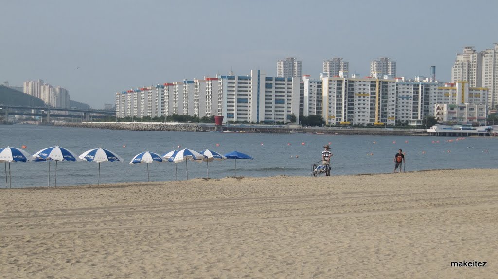 Gwang-alli beach, Busan by HH Kim