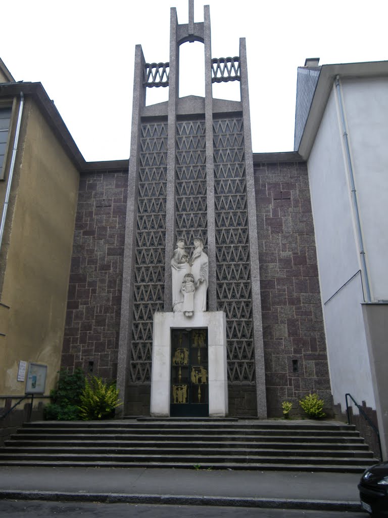 Eglise de la sainte famille passage du couedic a rennes by chisloup