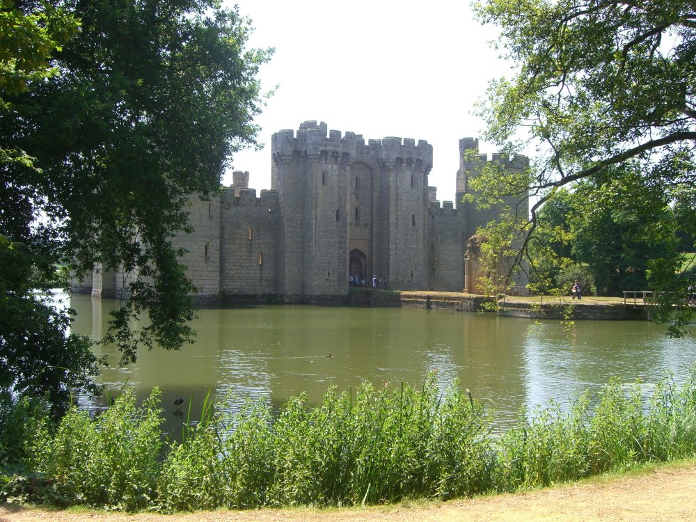 Bodiam Castle by peteriain