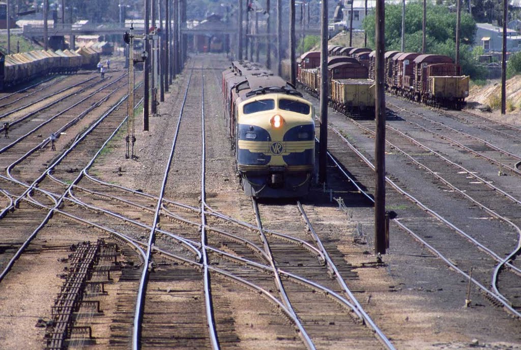 September '82 sees B60 departing Bendigo with an up to Melbourne by RodWilliams