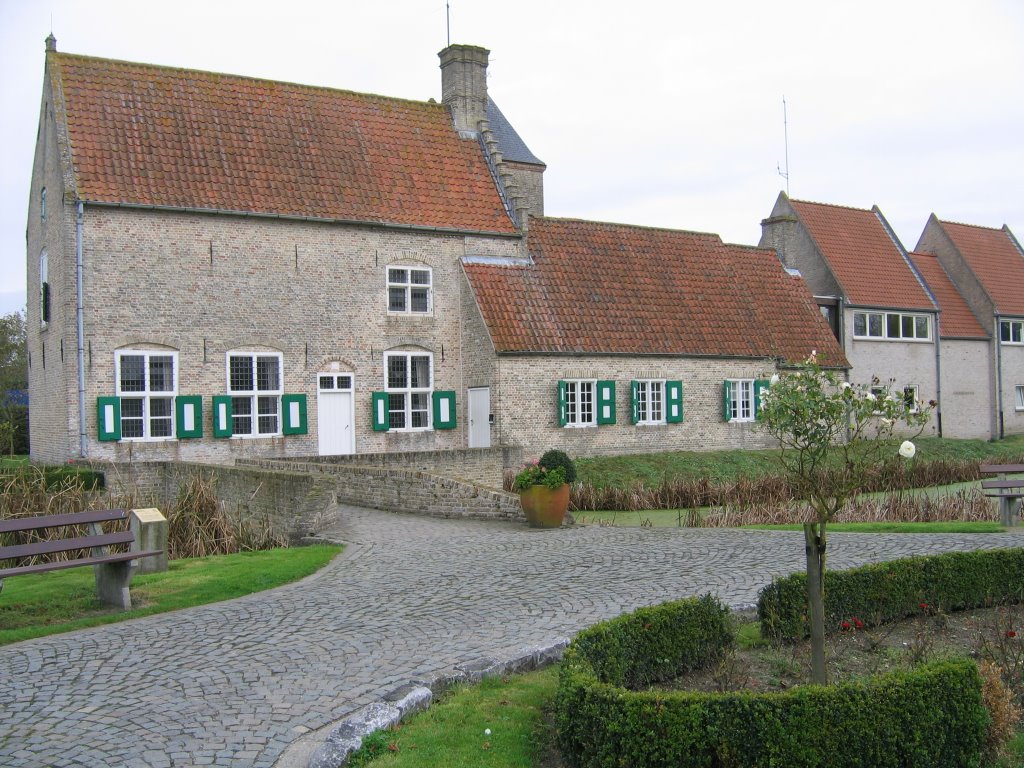 Alveringem - Gemeentehuis (vroegere Hof van Wyckhuize) by albertoke