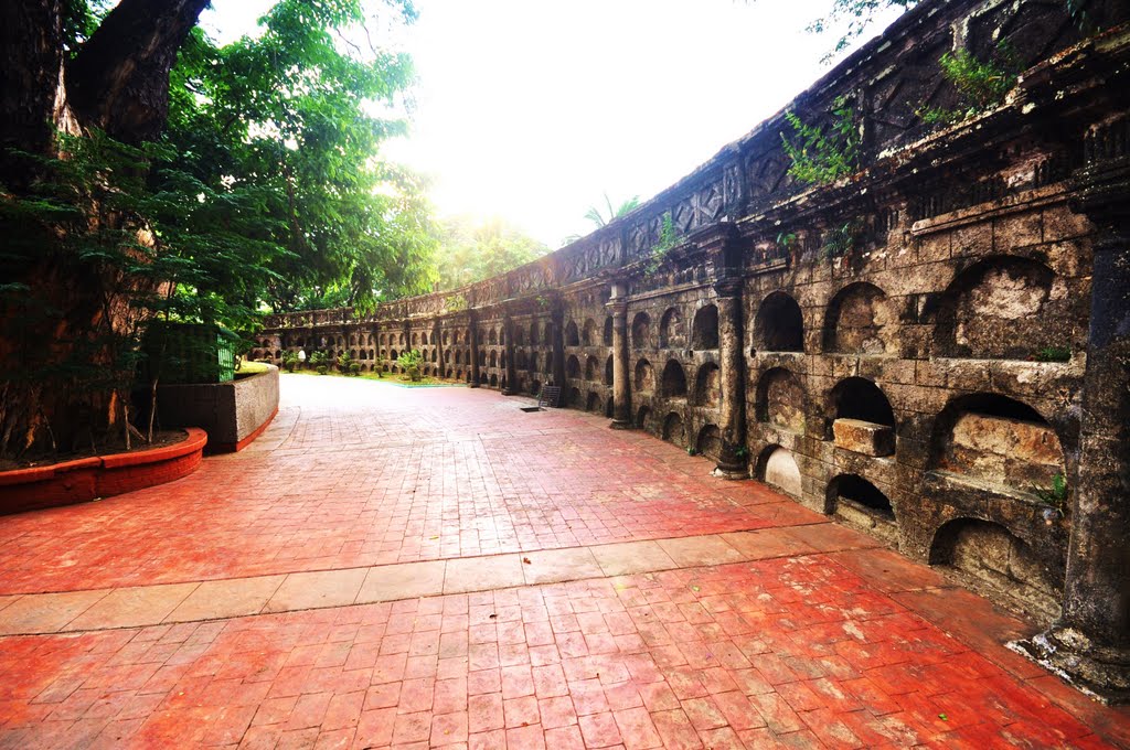 Paco Park Cemetery - three martyred Filipino priests ( Gomez , Burgos and Zamora ) were intered in this century old Cemetery by Rodolfo TANGAN