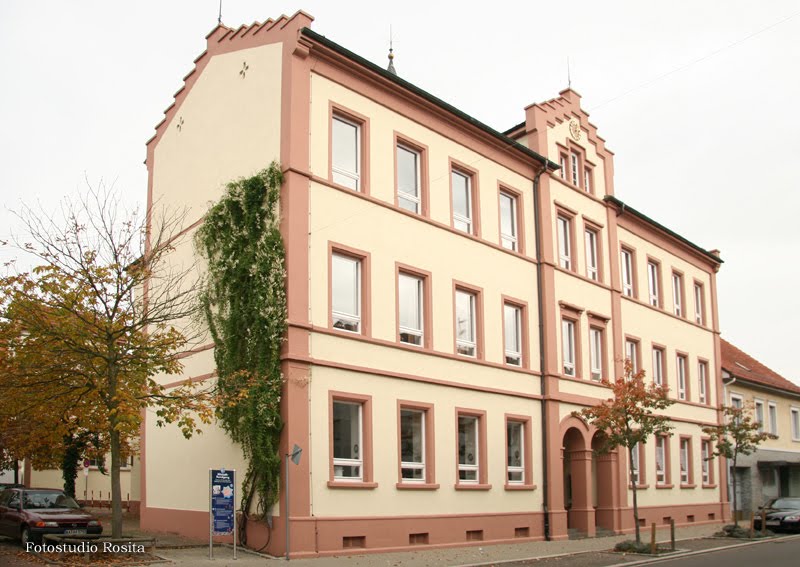 Ehem. Grund-und Hauptschule, heute Musik- und Kunstschule by fotostudio-rosita.de