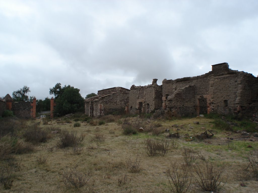 Entrada al pueblo fantasma en la Hda. de Tecajete Hgo. by estalino