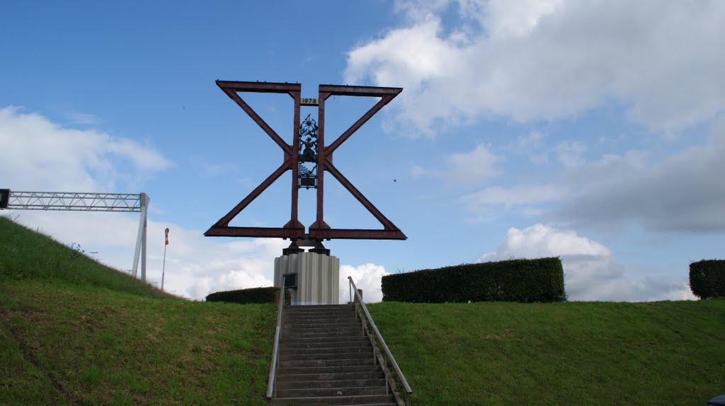 Monument Moerdijk brug ! jul 2011 by Rene Molendijk