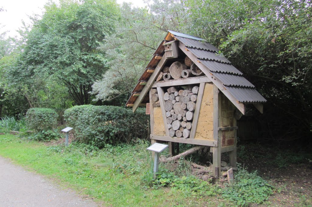 Insektenhotel, Ökotop Heerdt by Bernd Bruns