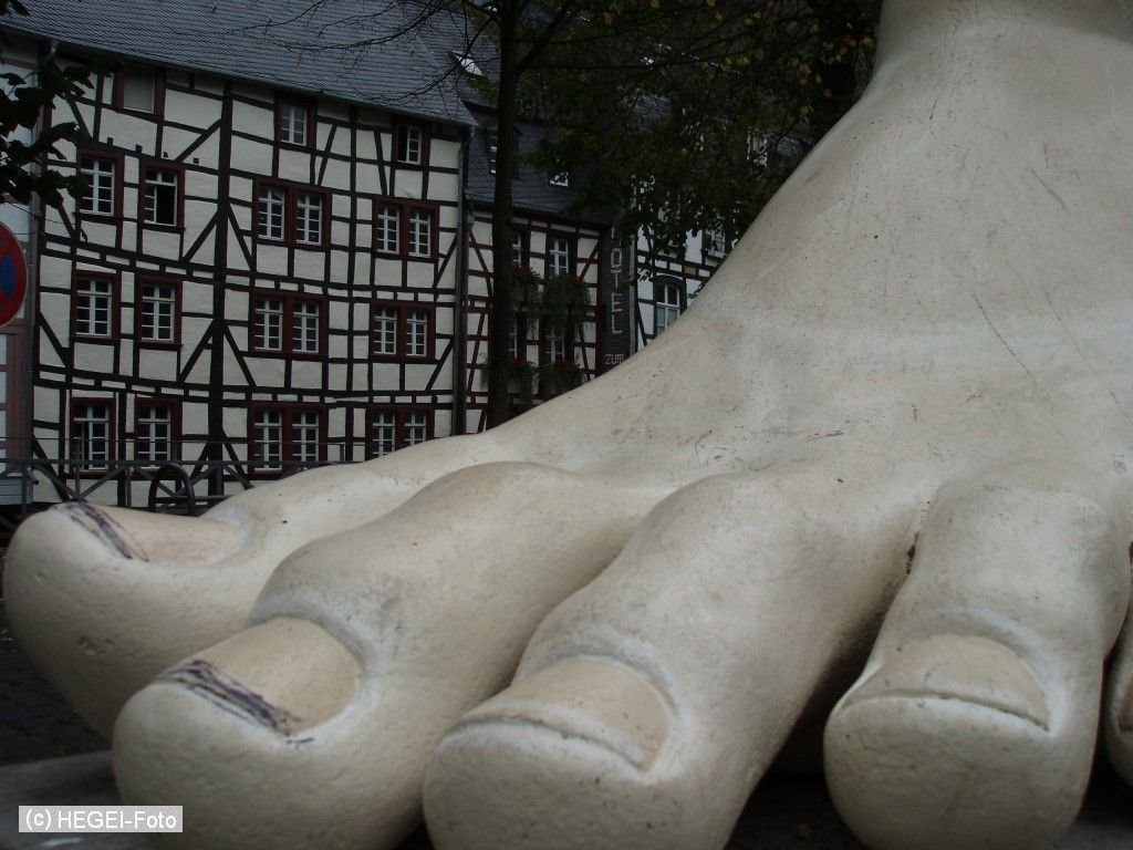 Monschau lebt auf großem Fuße by hegei