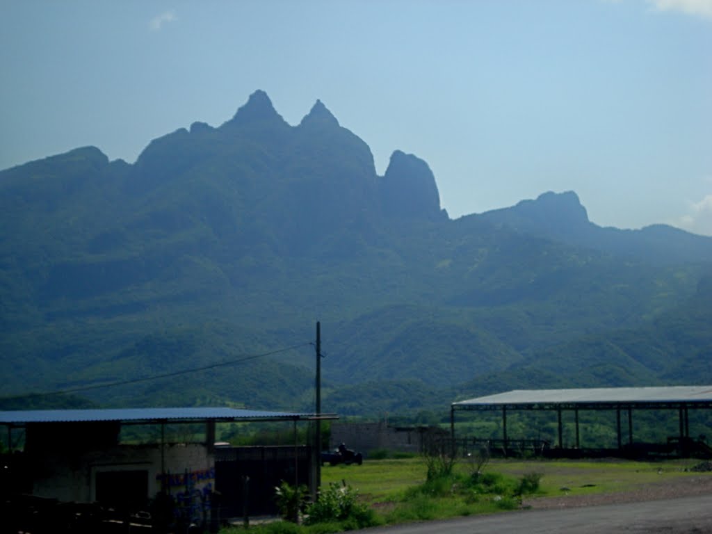 Carretera Federal 51 by Arturo Cárdenas L