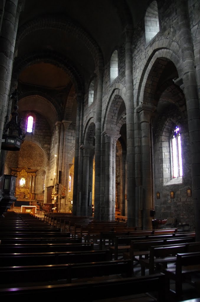 Lanobre - Nef de l'église Saint Jacques le Majeur by André-Charles Vogt