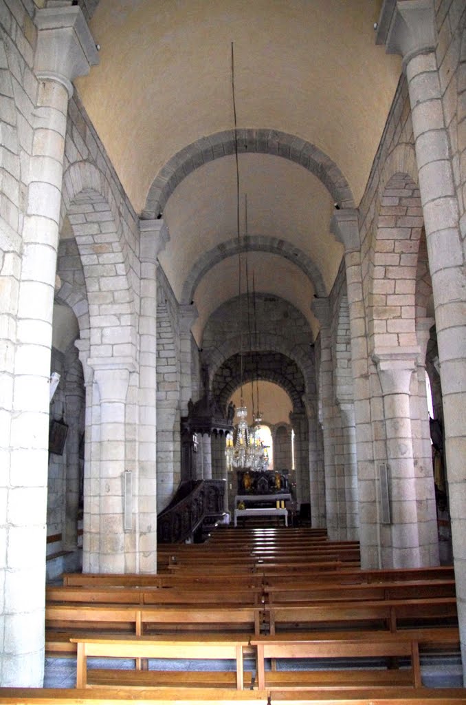 Lanobre - Nef de l'église Saint Jacques le Majeur by André-Charles Vogt