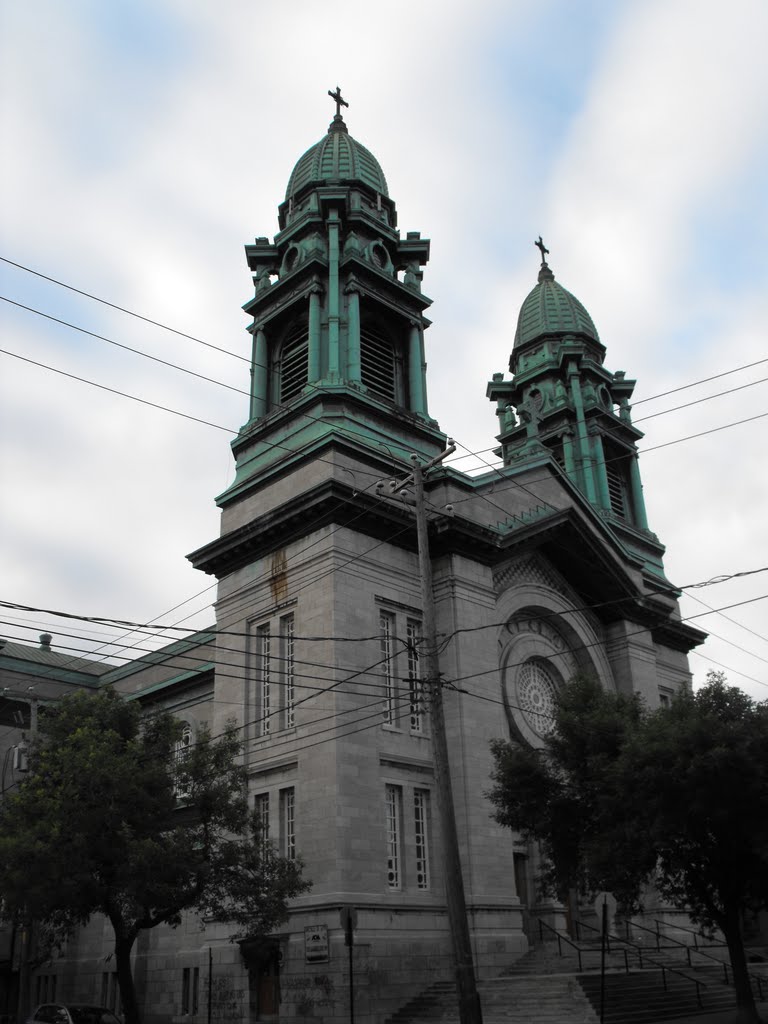 Très-Saint-Rédempteur Catholic Church by pegase1972