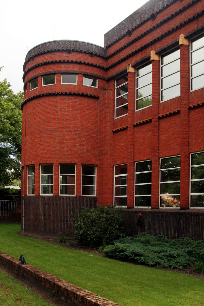 Amsterdamse School in Ter Apel by ko hummel