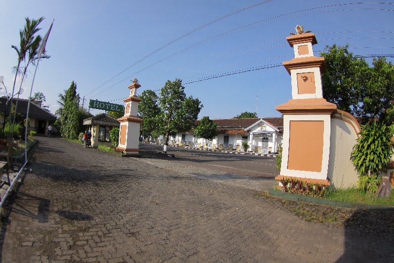 GATE OF MAIN HOTEL AT CILACAP by bocah.info