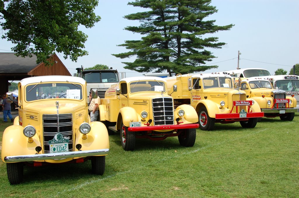 Trucks Galore & Macungie Antique Truck Show by gunfighter46