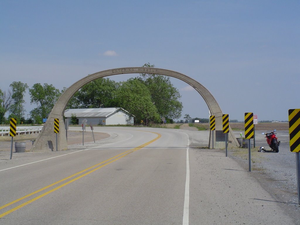 Hwy 61 Arch by Trent Dowler