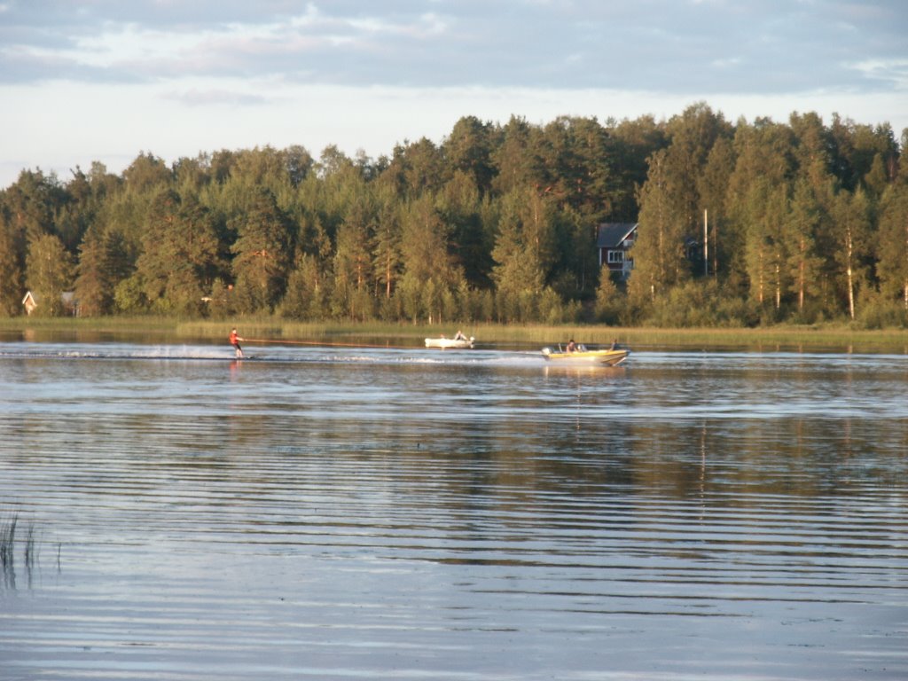 Waterskier at Lake Ponnejärvi by kaukoset