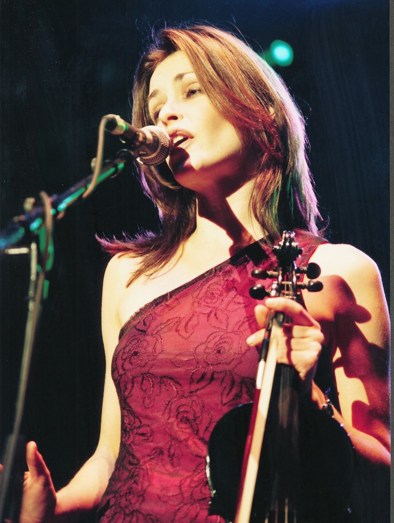 Sharon Corr, Cardiff Concert 1998 by Geoff Francis