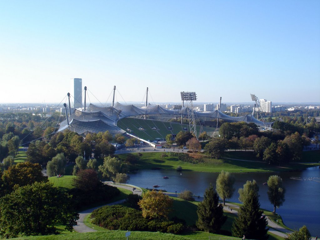 Münchener Olympia Stadion 14.10.2007 by Gismofilm