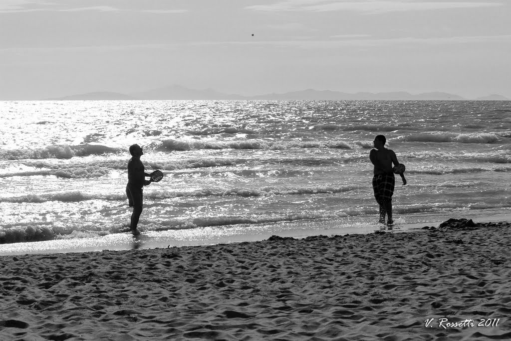 Ping pong vedendo l'isola d'Elba (enlarge please) by rossettiv