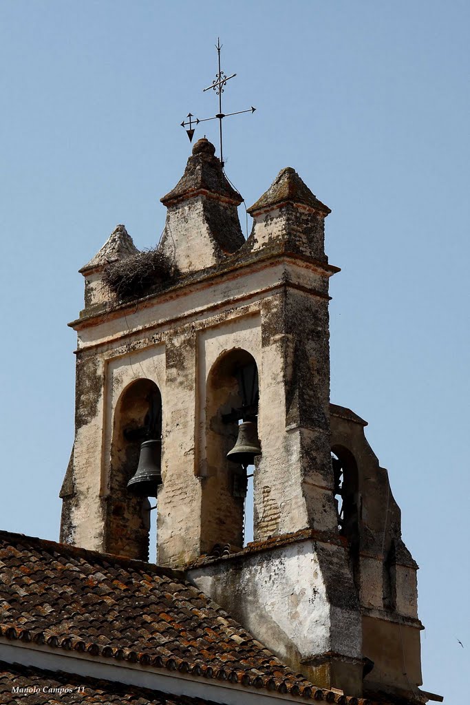 Espadaña de la Iglesia parroquial de Santiago el Mayor, de Hinojos, Huelva. by Manolo Campos