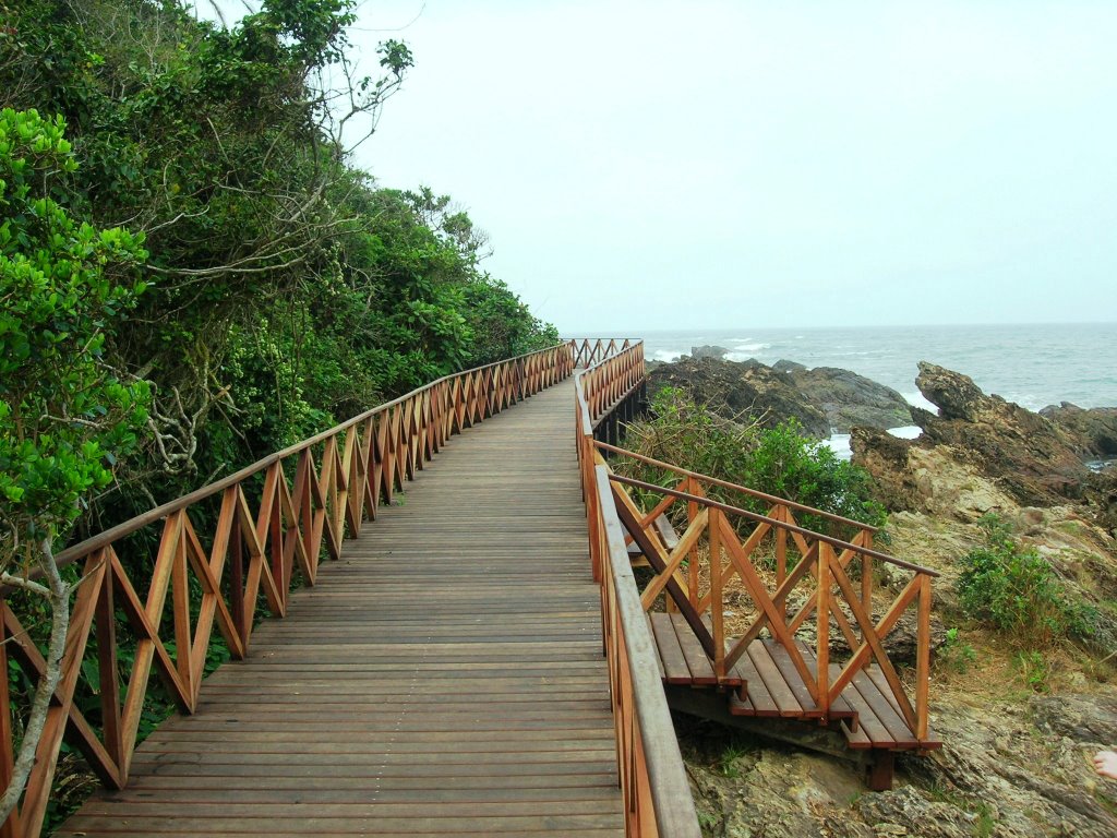 Passarela na Praia do Buraco no pé do Morro do Careca by Ronaldo Borges Oliva