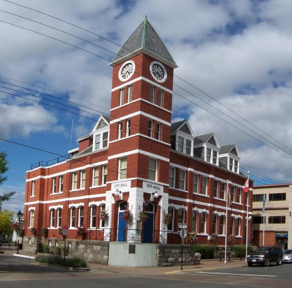 Duncan City Hall (Duncan, BC) by bio2935c