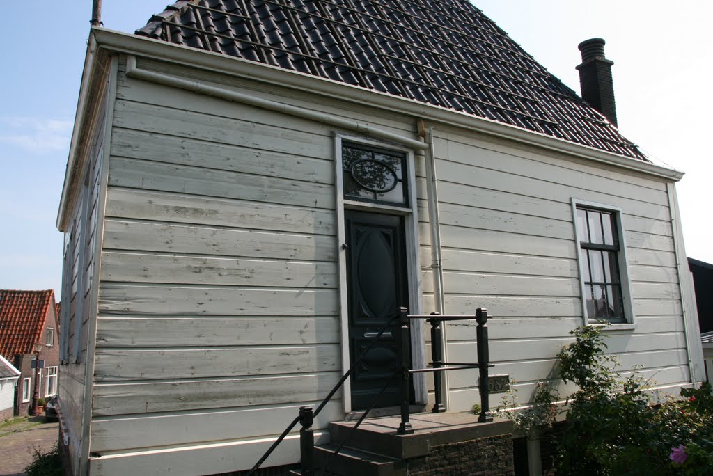 Zuidgevel houten kerkgebouw Durgerdam, Amsterdam. by Carl030nl