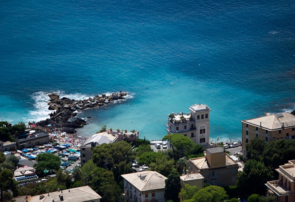 Panorama dal levante di Genova by Roberto Zanleone