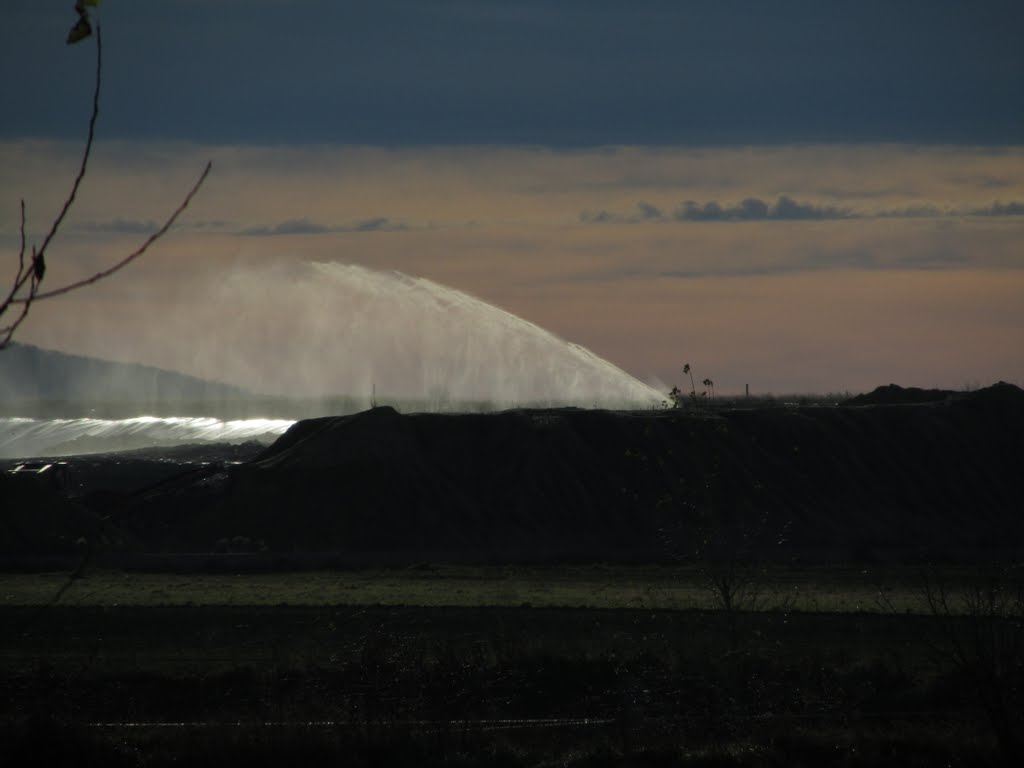 Landfill near Vienna Airport - sprinkler to keep the dirt down (Deponie ) by L_Markus