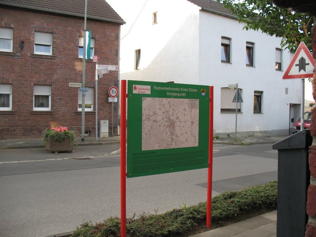 Radverkehrsnetz Kreis Düren, Derichsweiler, Tafel am Knoten 45, Agathastr.91 by Michel Voss