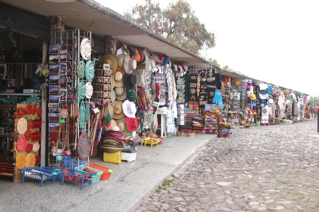 Mercado Teotihuacan by Johanan Eager