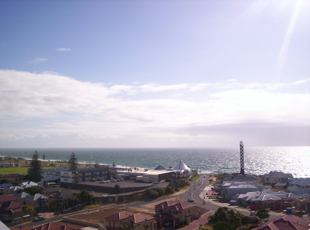 Bunbury, WA Lighthouse & Ocean (9th Jan 2007) by B&L