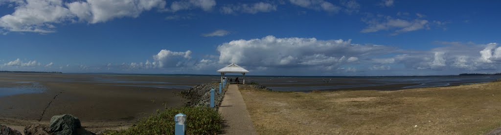 Brighton foreshore sitting pavillion by CybergothiChé