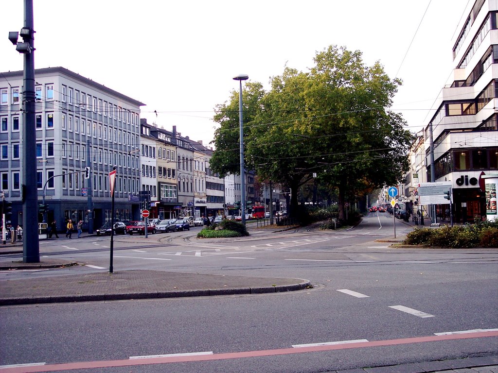 Krefeld-Bahnhofs-Vorplatz-Ostwall-Blick by Bernward Franke