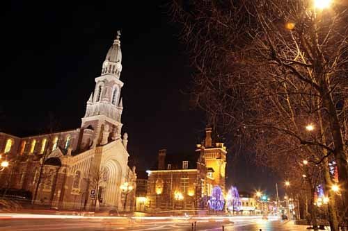 Ste Marie-Madeleine et la Mairie (La Madeleine) by epollet