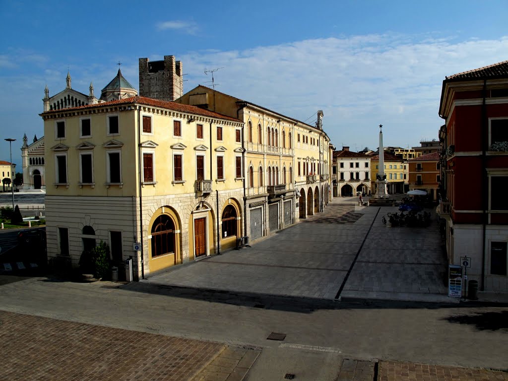 Lonigo - piazza Garibaldi by Flaviano Pellizzaro