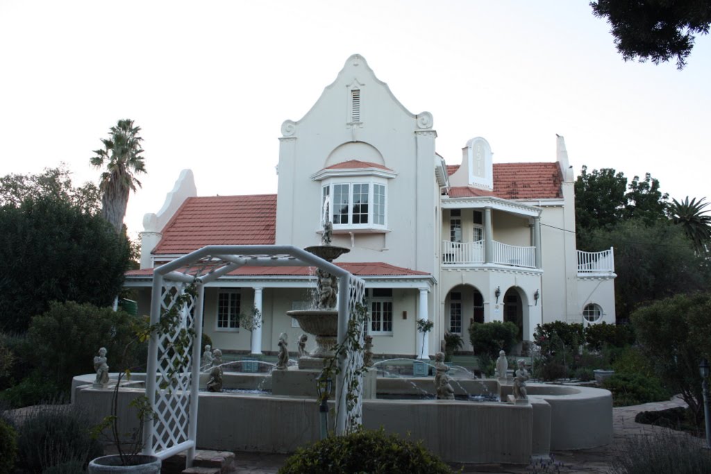 Altes Wohnhaus (erbaut 1911) mit Brunnen by Helgoland