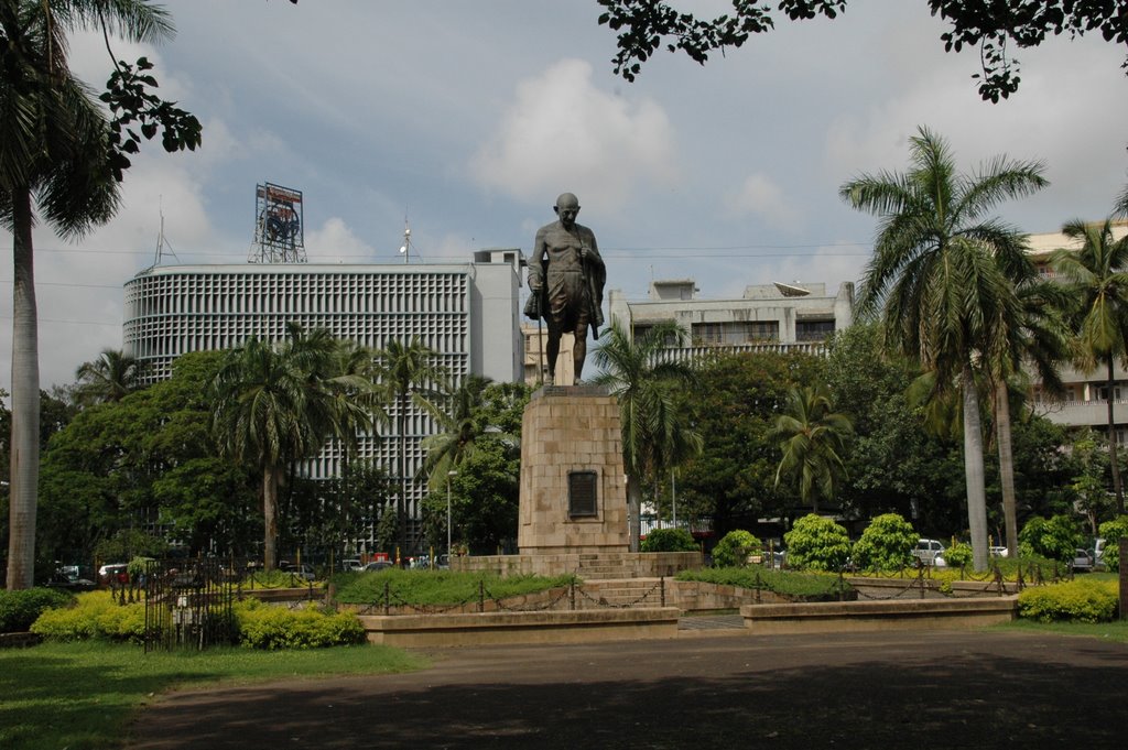 ESTÀTUA DE GANDHI A NARIMAN POINT by Fisher