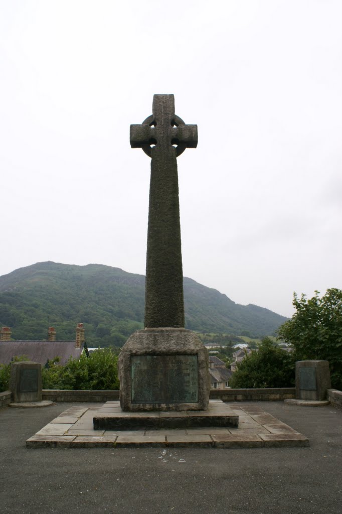 The War Memorial, Porthmadog by Bigdutchman