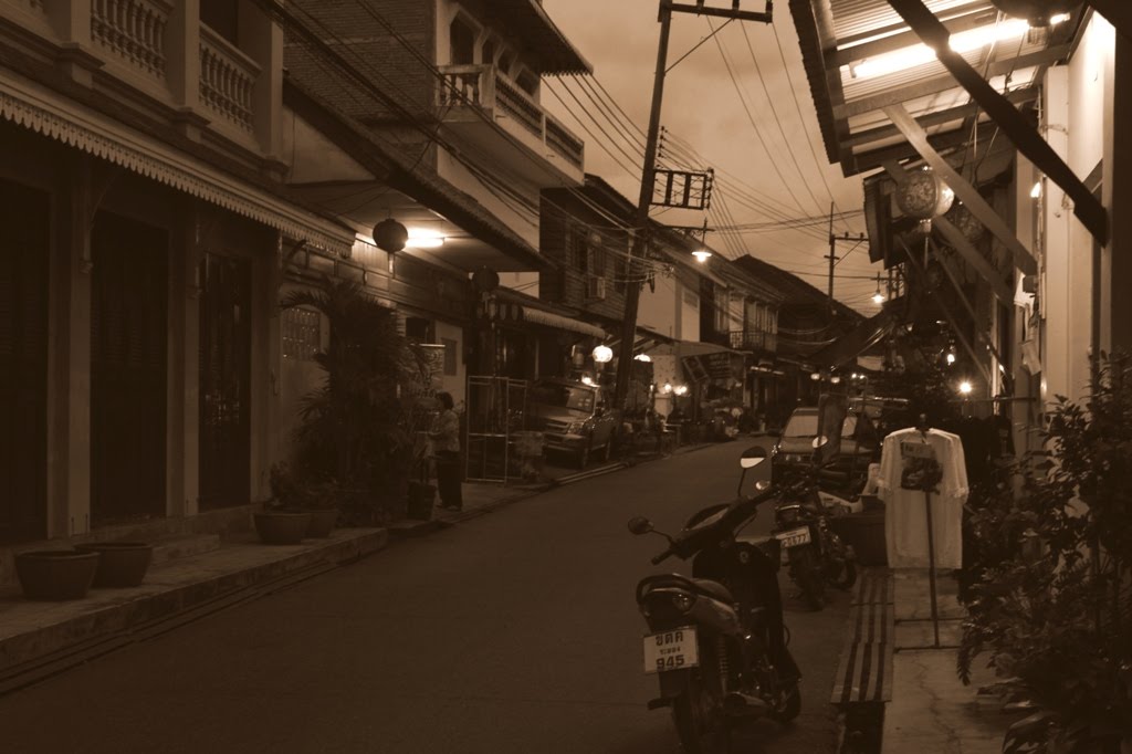 ถนนยมจินดา ตลาดเก่าเมืองระยอง Yomjinda Road The Old Rayong Commercial Town by Rachun