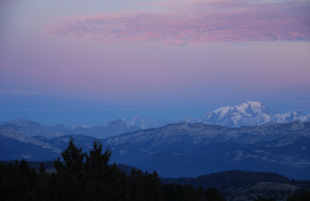 Mont Blanc depuis Le Revard by yves floret