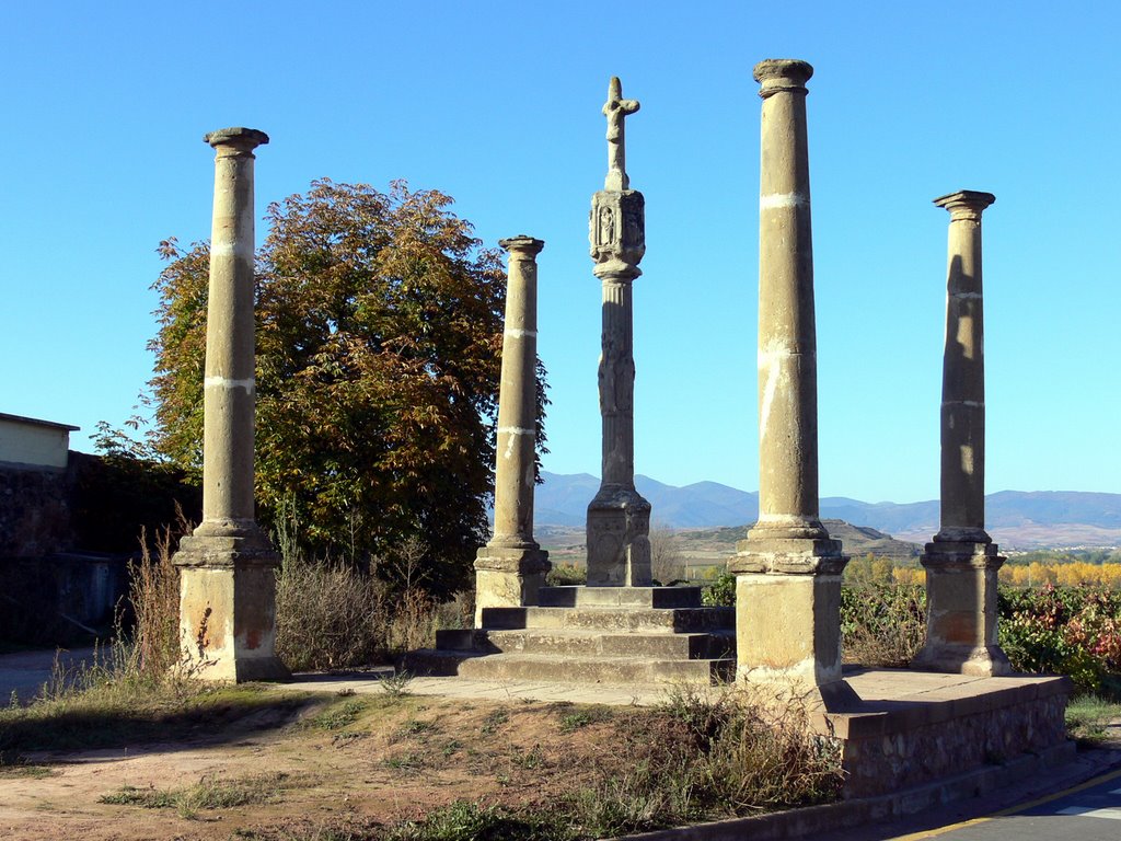 ARENZANA DE ABAJO. Valle del Najerilla. Crucero (sXVI). by Carlos Sieiro del Nido