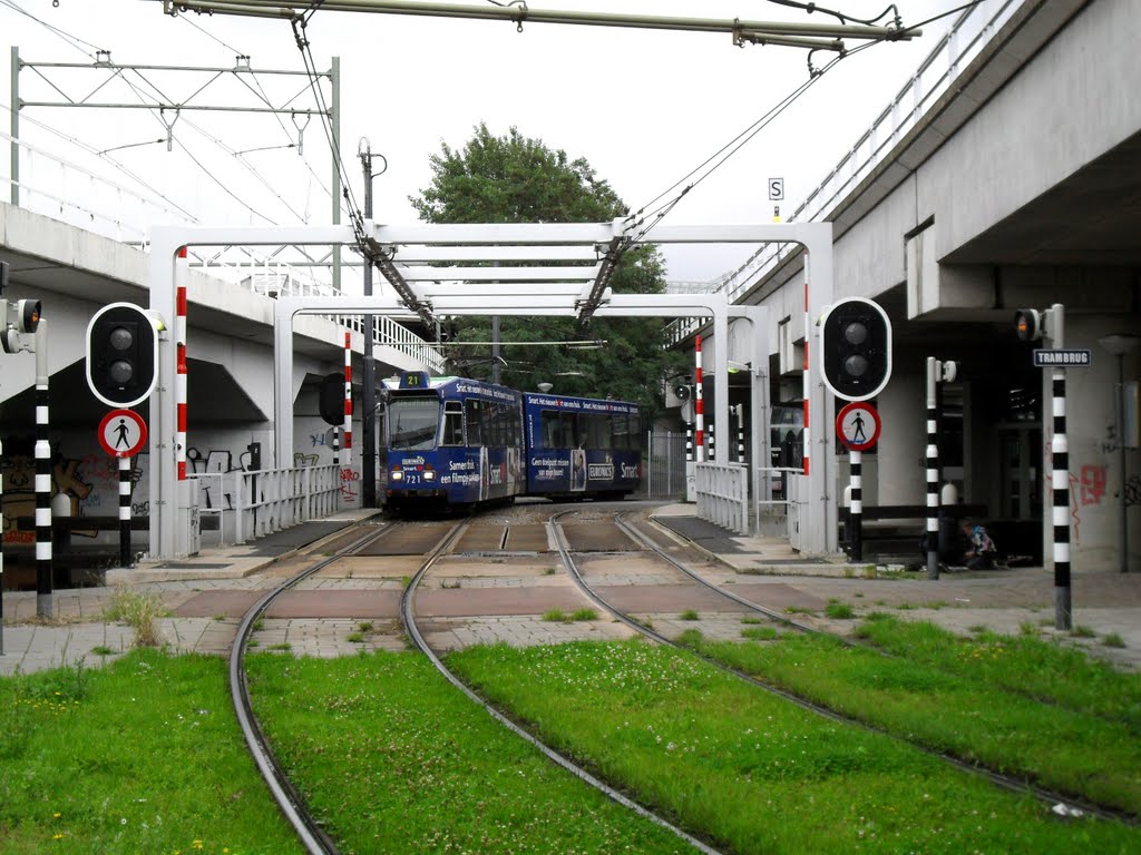 Trambrug (juli 2011) by bertgort24