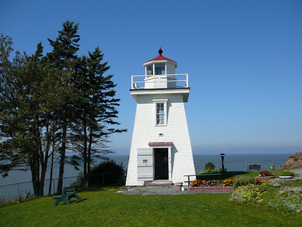 Walton Lighthouse by Scott & Polly Fisher