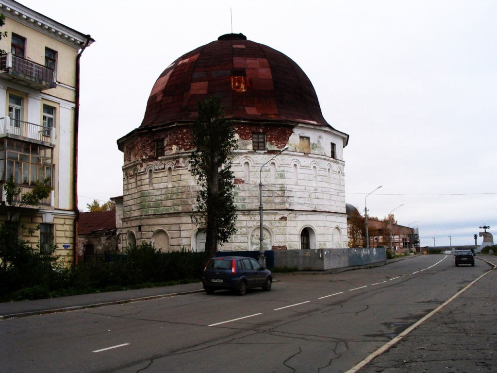 Arkhangelsk (2006-10-03). Dutch tower. Still alive. by motovilv